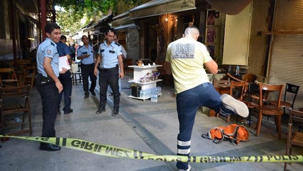 Taksim'de masa-sandalye kavgası: 1 ölü