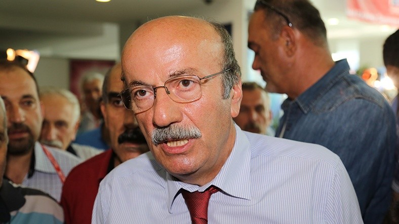 CHP'de başörtülü vekil olmalı