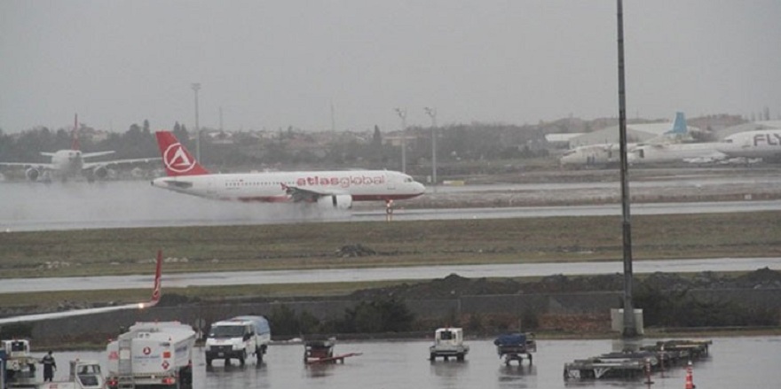İstanbul’da uçuşlar iptal edildi