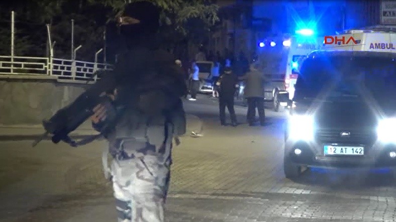 Emniyet müdür yardımcısı ve başkomiser şehit oldu.