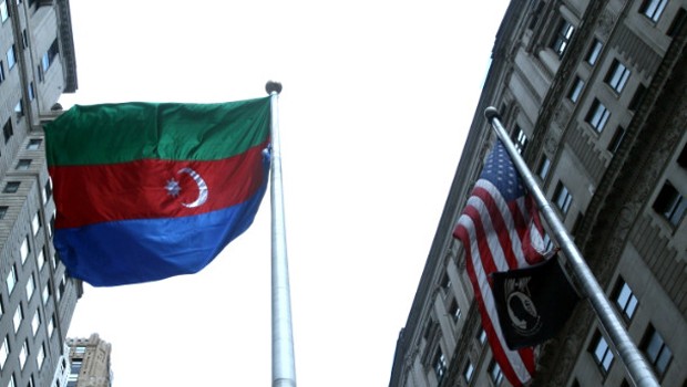 Azerbaycan bayrağı, Wall Street'te göndere çekildi
