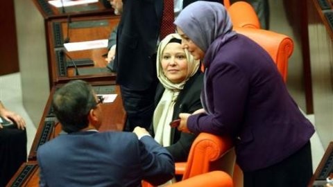 AKP'de türbanlı - türbansız vekil çatlağı