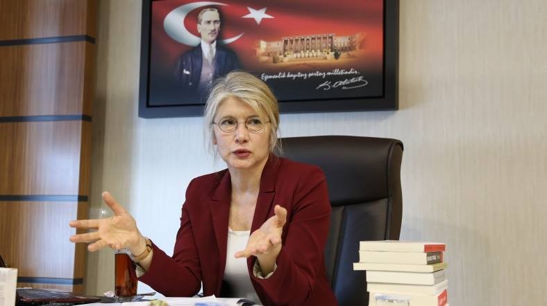 CHP'li Emine Ülker Tarhan istifa etti