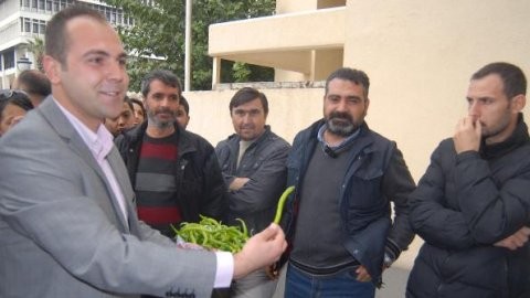 CHP'li gençler polise acı biber verdi