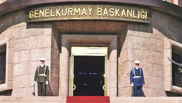 Askeri araçlara ateş açıldı