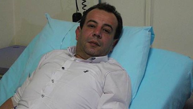 Direksiyonda ceple konuşan vekil tarlaya uçtu
