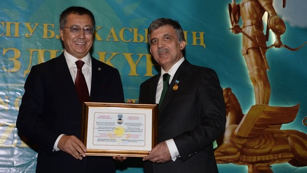 Abdullah Gül'e Onur Madalyası