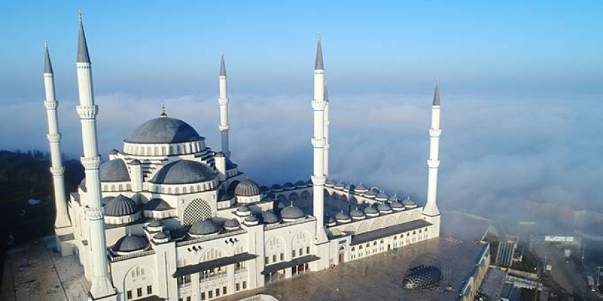 Çamlıca Camii ilk ezanla ibadete açıldı