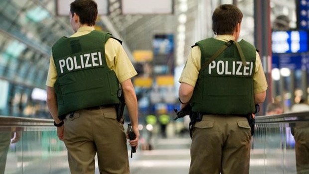 Almanya'da 3 Türk casusluktan tutuklandı