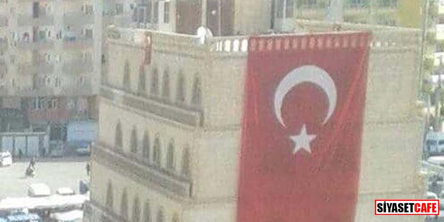 HDP’li Nilüfer Elik Yılmaz göreve gelir gelmez Türk bayrağını indirdi