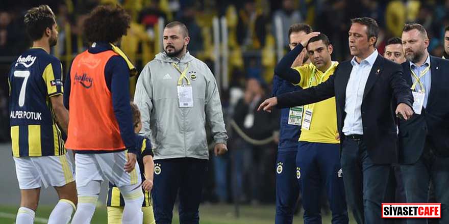 Ali Koç maçın ardından sahaya indi! İşte Fenerbahçe Başkanı’nın futbolculara yaptığı o konuşma