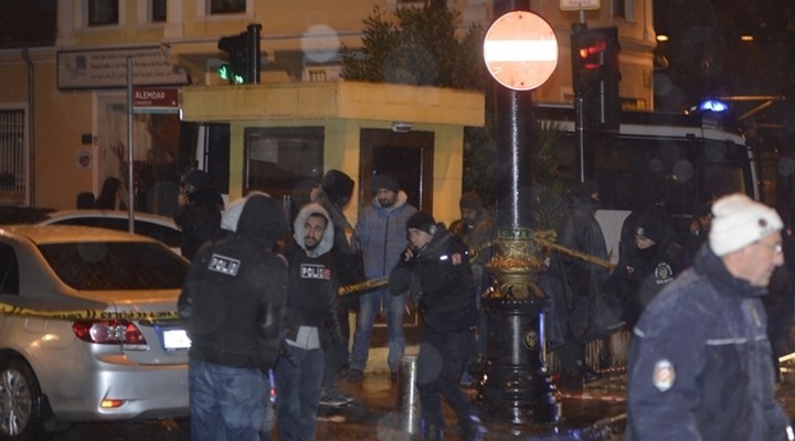 Sultanahmet'te karakola bombalı saldırı