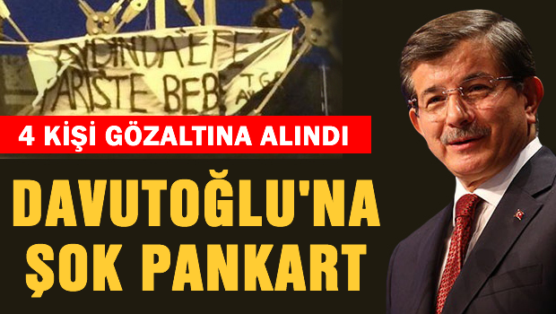 Davutoğlu'na Pankartlı Protesto! 4 Kişi Gözaltında