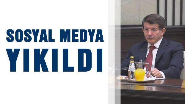 Sosyal medya Davutoğlu'nun bu fotoğrafını konuşuyor