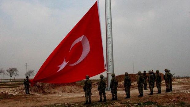 Sınıra dev Türk bayrağı asıldı