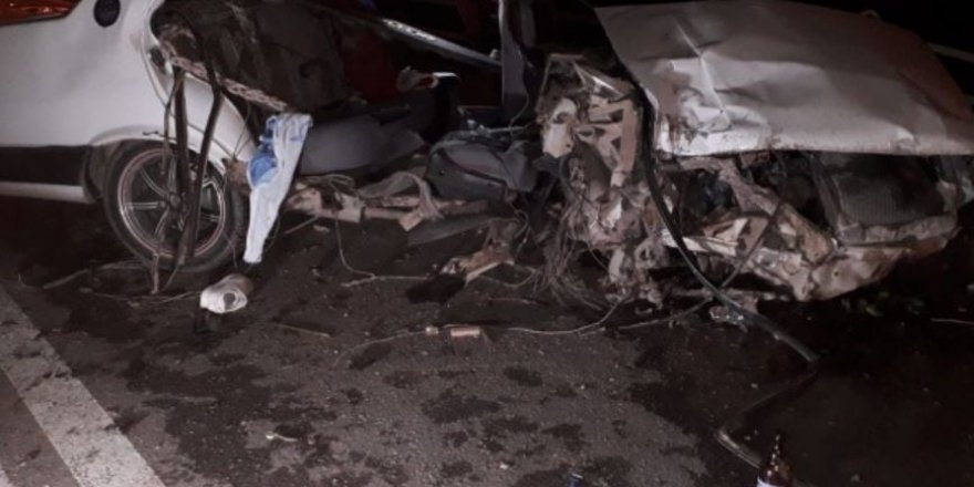 İzmir’de feci kaza: 2 ölü, 1 yaralı