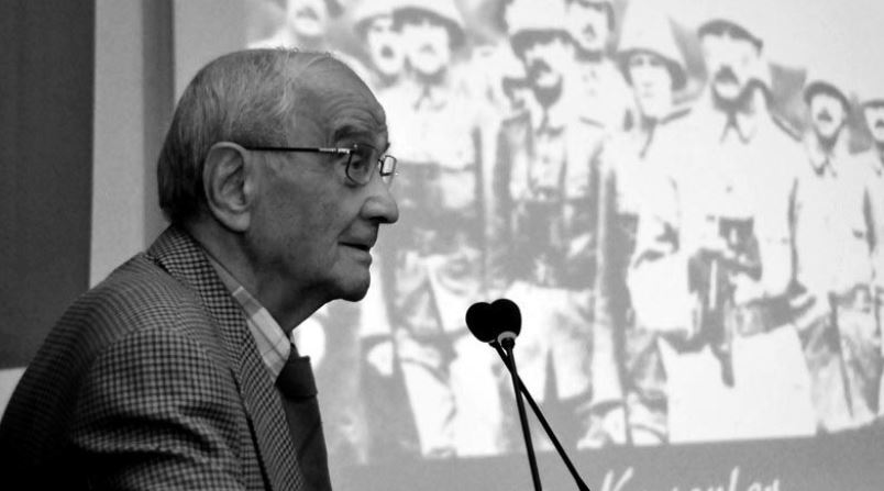 Eski Dışişleri Bakanı Mümtaz Soysal hayatını kaybetti