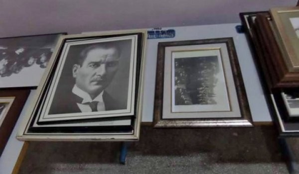 Atatürk resimleri gitti Padişah resimleri geldi