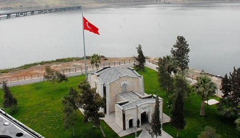 Süleyman Şah türbesi bombalanıp yıkıldı