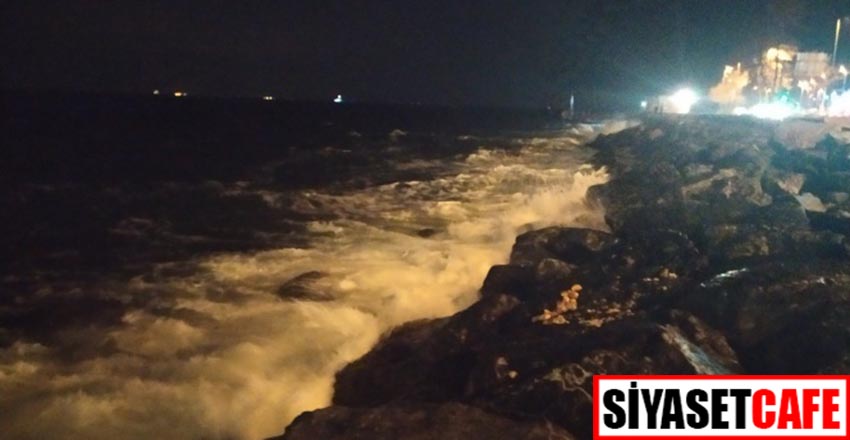 İstanbul'da şiddetli lodos yüzünden seferler iptal edildi!