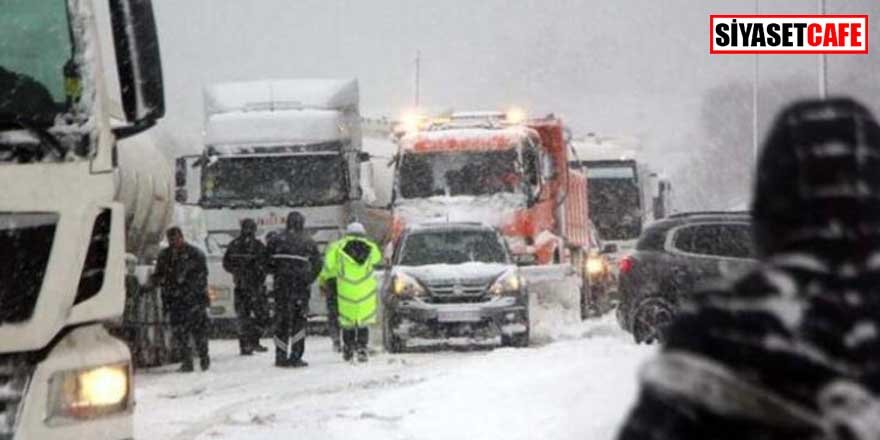 Kar nedeniyle TEM yolunun İstanbul yönü ulaşıma kapandı