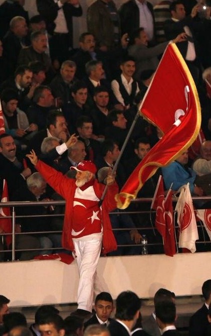 MHP'nin değişmez maskotu genç ihtiyar