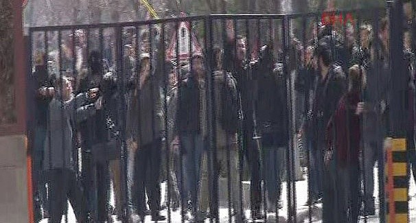 Ankara Üniversitesi'nde taşlı-sopalı kavga