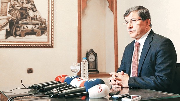 Ahmet Davutoğlu 'Melih Gökçek'e Yüklendi