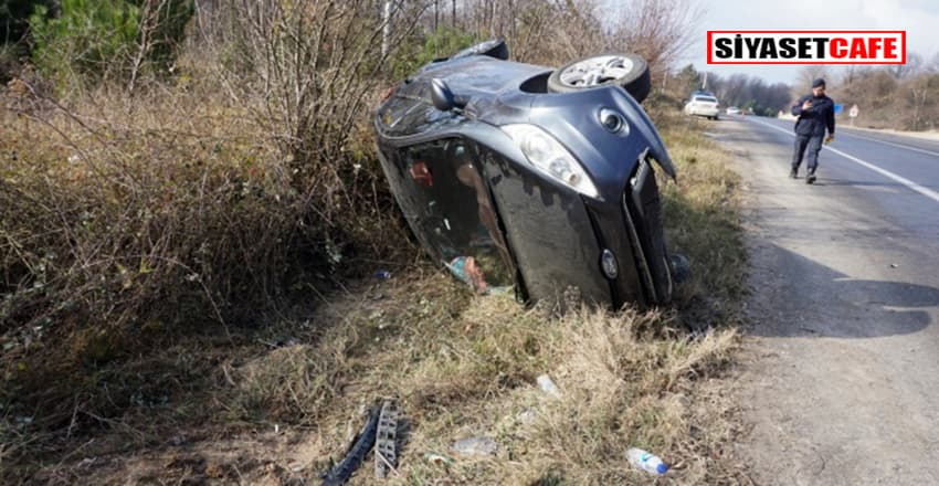 Sakarya'da feci kaza:Otomobil şarampole yuvarladı!
