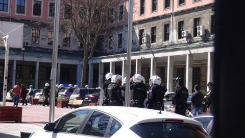 İstanbul Üniversitesi'ne polis baskını