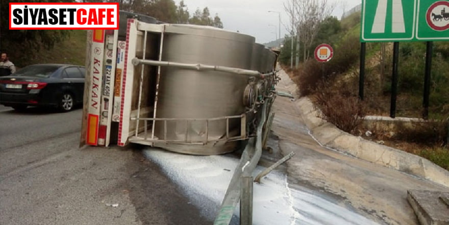 İzmir’de süt tırı kaza yaptı