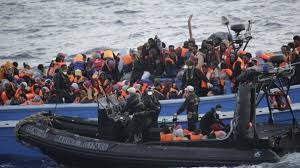 700 kaçak göçmeni taşıyan tekne battı