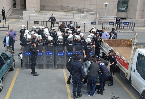 1 Mayıs'a  2 tutuklama