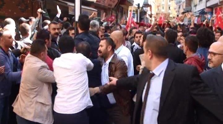 Rize'de HDP seçim bürosunda arbede