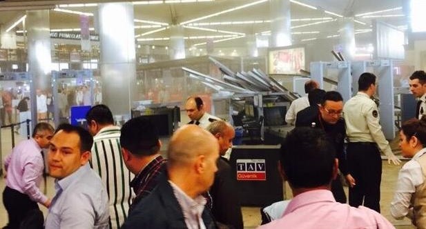 Atatürk Havalimanı'nda asma tava çöktü