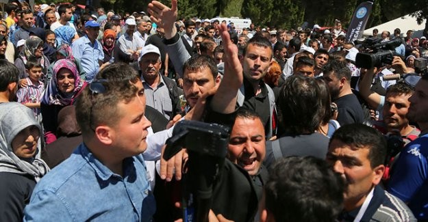 Soma'da AKP'li vekili yuhladılar