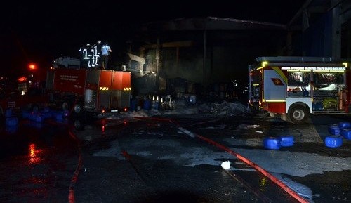 Kimyasal Boya Deposu  Alev Alev Yandı