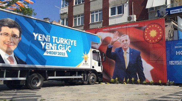 Seçim kurulu: Forsu kaldırın, Erdoğan kalsın!