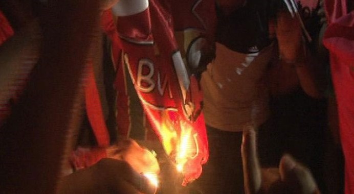 Bayrak yakıldı, sözde Kürt bayrakları açıldı!