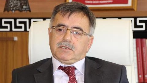 Lüks lojmanda kalan müftüden çadırlı savunma