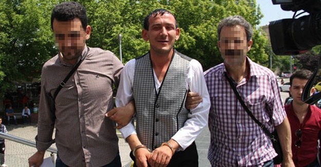 Güle oynaya cezaevine gitti