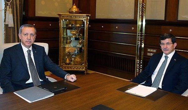 Başbakan ve Bakanlar Kurulu istifa etti