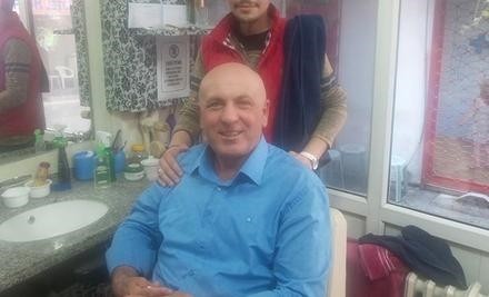 MHP'li vekil iddiayı kaybedince kafasını kazıttı