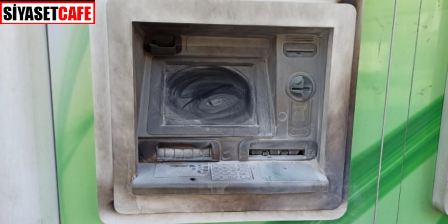 Bankaya sinirlenip ATM'yi yaktı