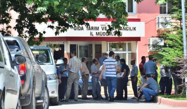 Üç kuruma cemaat operasyonu