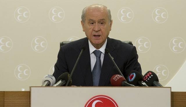 Davutoğlu ve Bakanlar Bahçeli'yi alkışladı