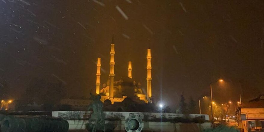 Kar yağışı Edirne'de başladı, İstanbul'a geliyor