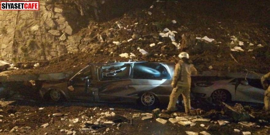 Panik dolu anlar: İstinat duvarı araçların üzerine çöktü