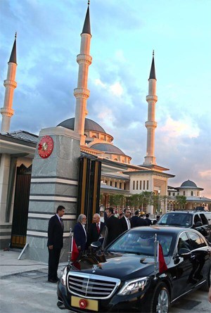 Erdoğan'ın Saray'ının camisinde namaz kılınır mı kılınmaz mı?