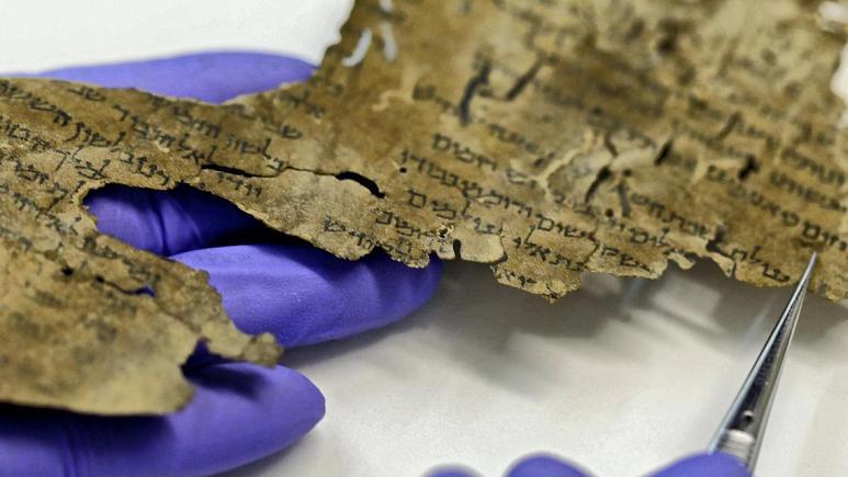 İsrail'de ki kazılarda 2 bin yıllık Tevrat bulundu
